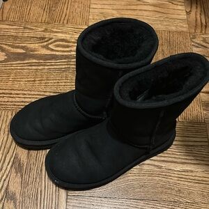 UGG women’s Classic Short Suede Boot in Black. Excellent condition!